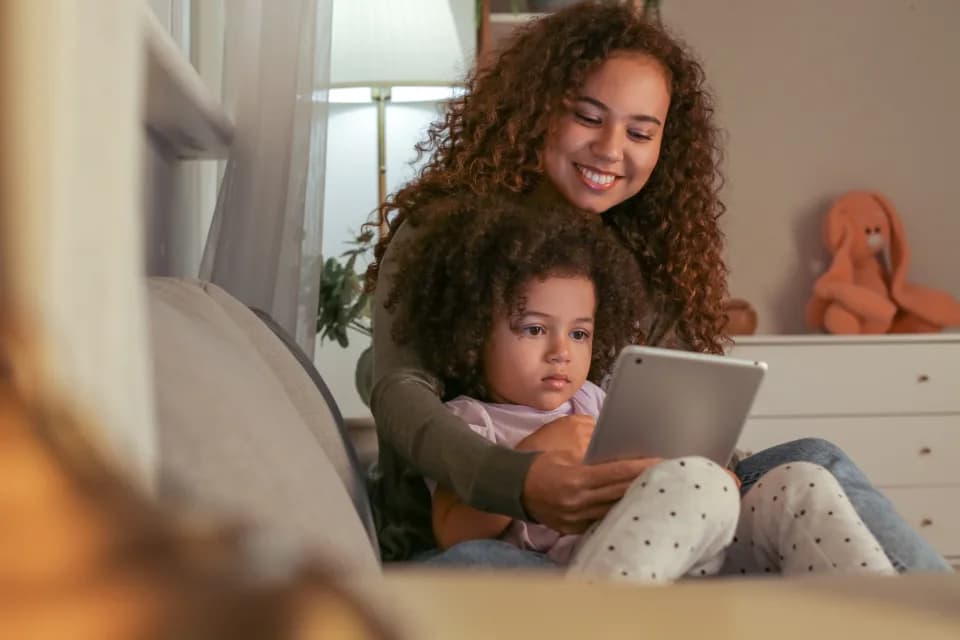 A child following a lesson on a tablet